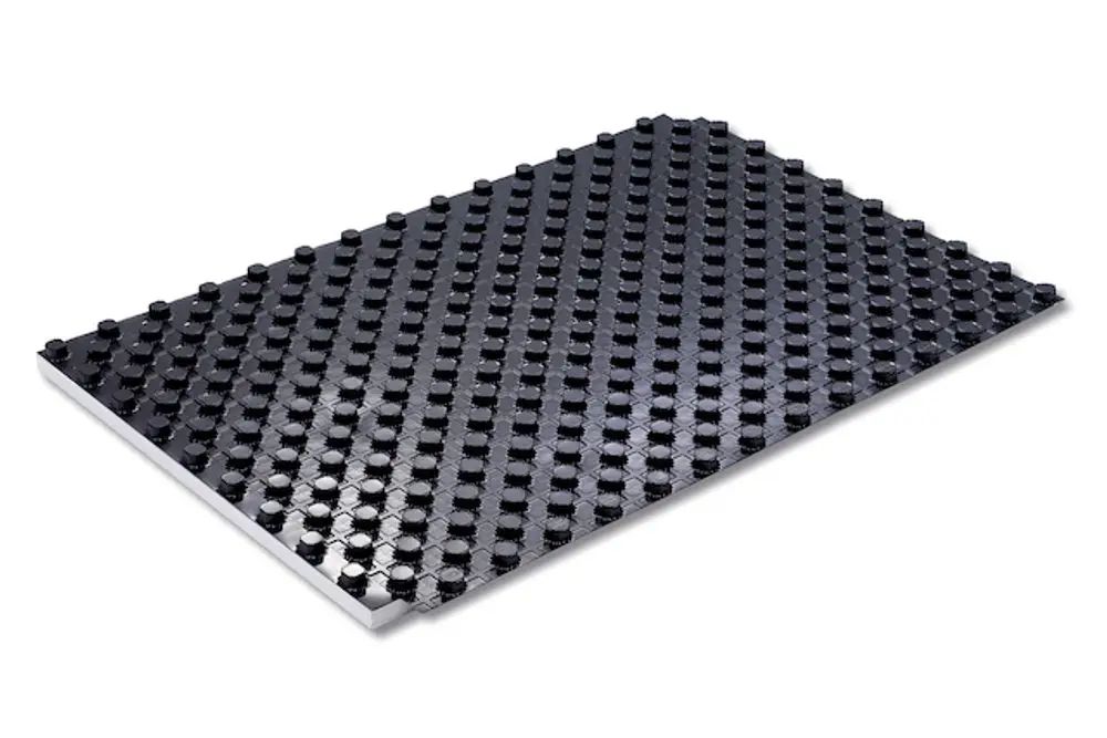 Schwarze Noppenplatte mit regelmäßigen Vertiefungen, geeignet für verschiedene Anwendungen. Hergestellt von Roth.